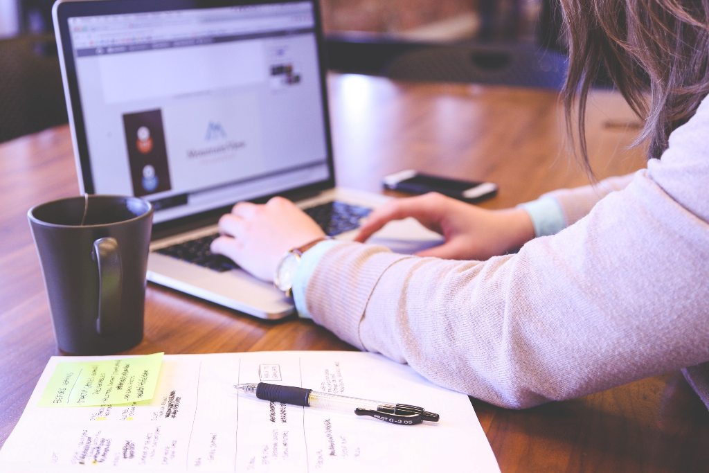 Should you doing-it-yourself or Hire Magento Developer Sydney?