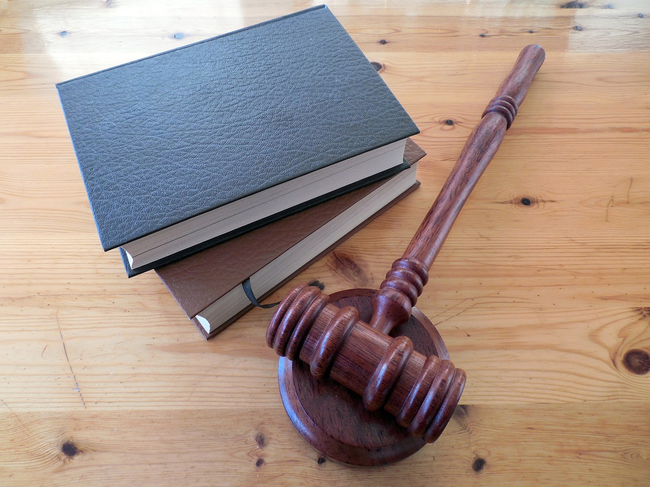 What is a Corporate Litigator and what are their salaries - USA?