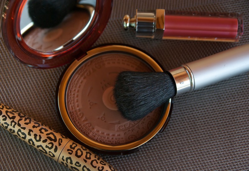How To Get A Crisp Look In Minutes With Compact Powder
