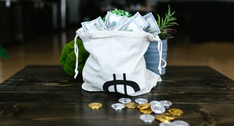 Cryptocurrency vs. Traditional Investments: Benefits and Drawbacks