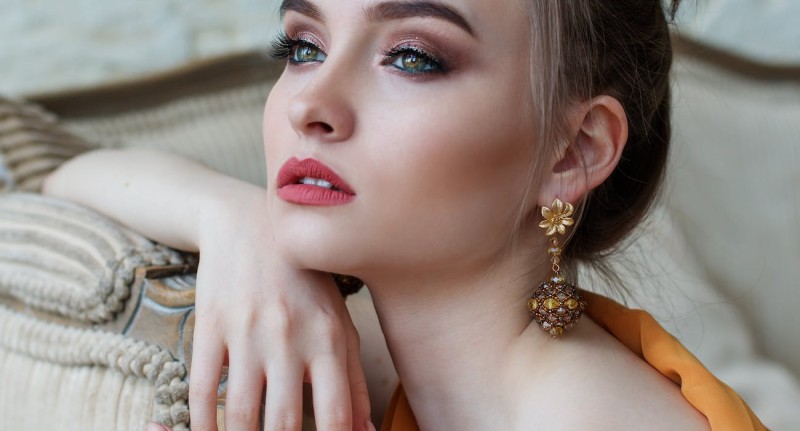 Discovering Love in Jewelry: Hugging Necklace